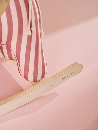 Hobbelpaard Mila – Clay Pink Stripe – FSC-gecertificeerd hout - Kid's Concept
