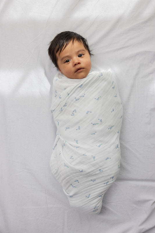 Swaddle - Hydrofiele doek - 110x110 cm - Biologisch katoen mousseline -  Bonded Muslin Print - Dolfijn/Dolphin - MarMar Copenhagen