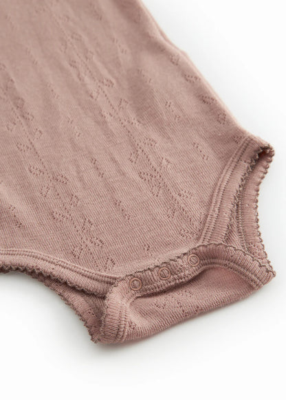 Mouwloze merinowollen romper - Bini Wool Pointelle - Burnt Rose - MarMar Copenhagen