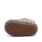 Baby Wool Grey – Chaussons bébé en laine – Bisgaard : dessous du chausson avec semelle visible.