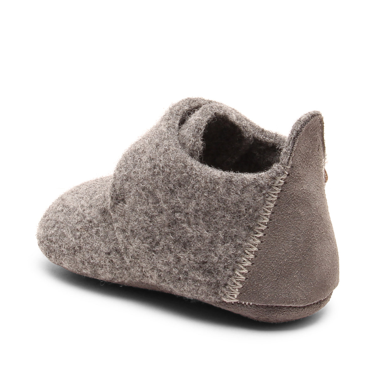 Baby Wool Grey – Chaussons bébé en laine – Bisgaard : chausson vu de trois-quarts arrière.