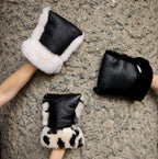 Kinderwagenfäustlinge aus Merino-Lammfell – Schwarz + Toast – BINIBAMBA