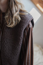 Camino Gilet – Choco Martini Light – Kurze Damen-Wollweste aus 100% Wolle – Alwero