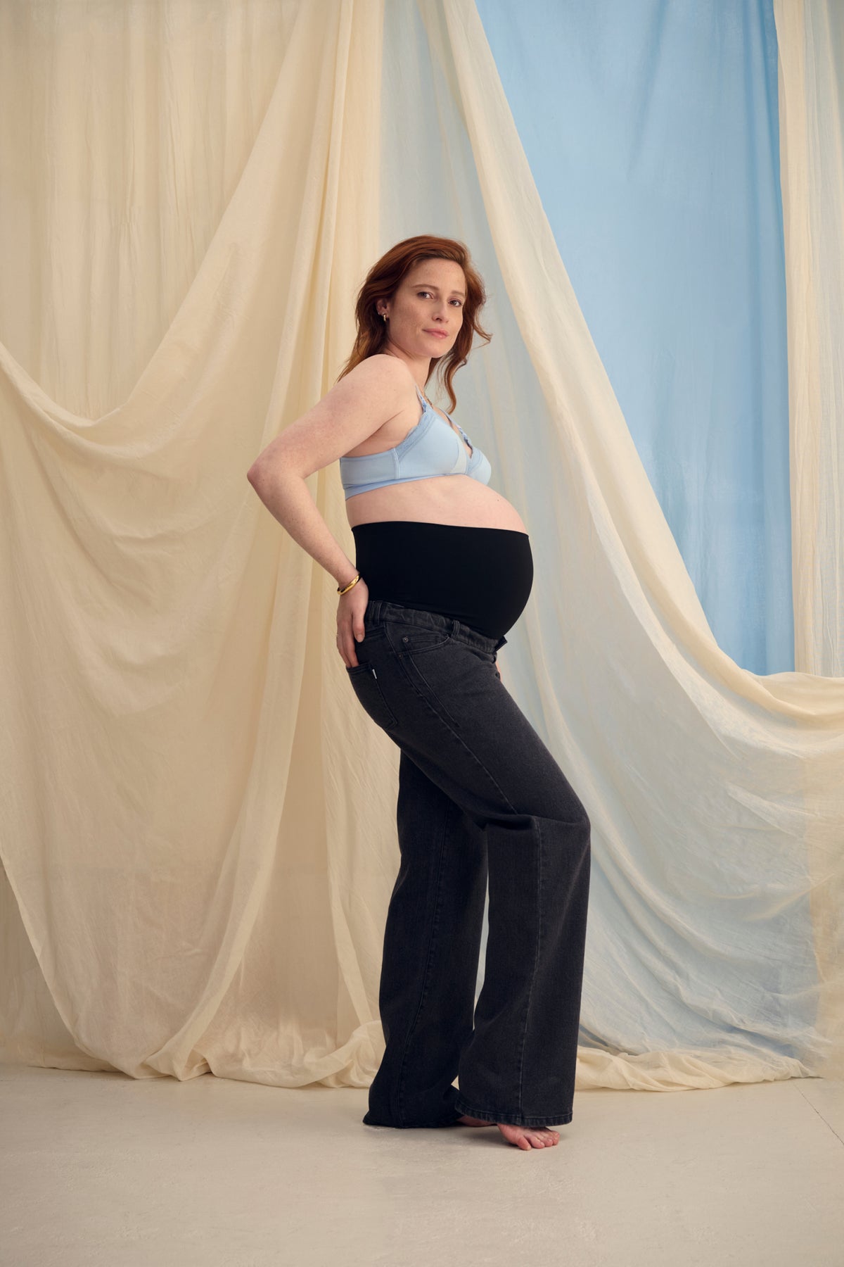 The Wide Jeans Black – Black wide-leg maternity jeans – Adjustable belly band – Atelier Melon