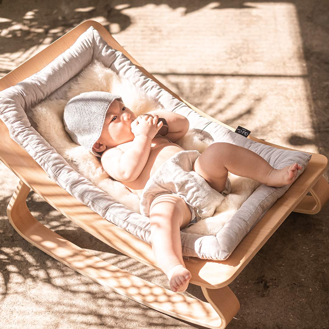 Lammfell für LEVO Babywippe – 100 % Merino Lammfell – Charlie Crane x Binibamba