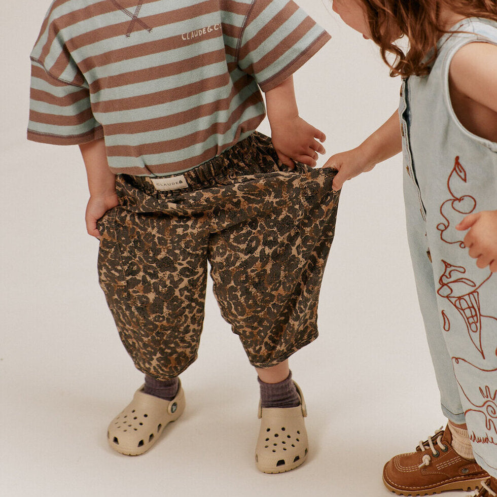 Emerson Leopard Trouser – Pantalon oversize léopard – 100 % coton biologique – Claude & Co