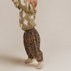 Emerson Leopard Trouser – Pantalon oversize léopard – 100 % coton biologique – Claude & Co