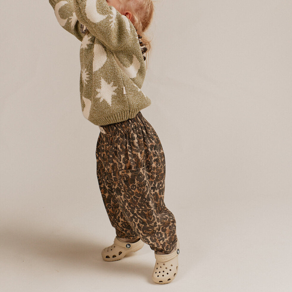 Emerson Leopard Trouser – Pantalon oversize léopard – 100 % coton biologique – Claude & Co