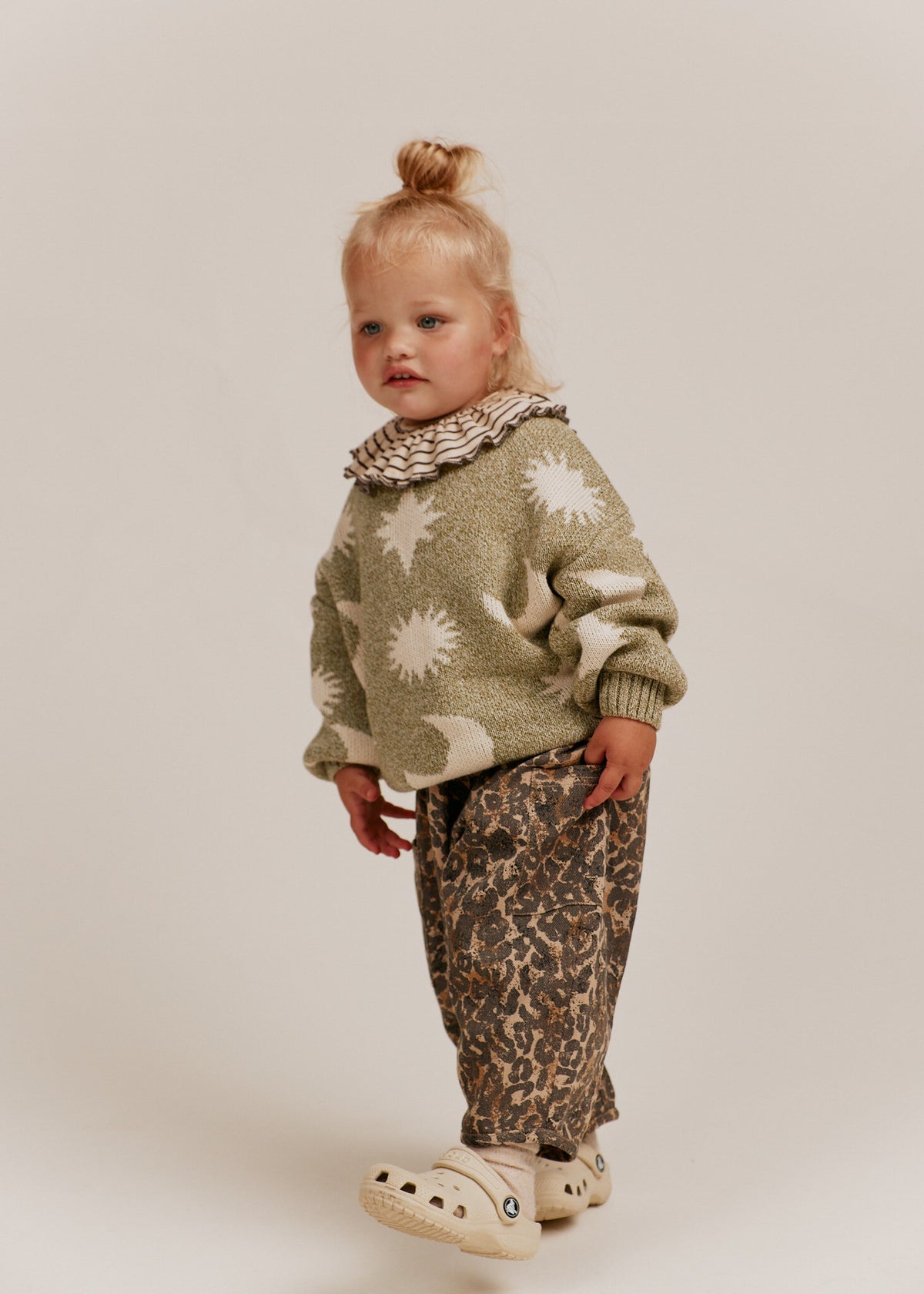 Moon & Stars Sweater Matcha – 100% Organic Cotton – Claude & Co