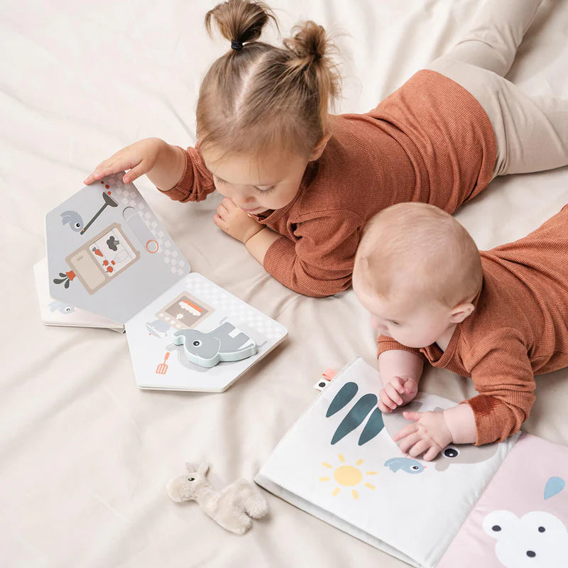 Interactive booklet 'Home' - Elphee's home board book - Deer friends - Colour mix - Done by Deer