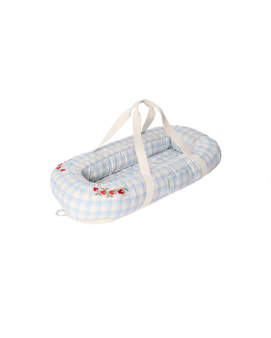 Baby Nest - Plaid Sky Blue - Baby Lift - Organic cotton - Checked/Strawberries - Garbo & Friends