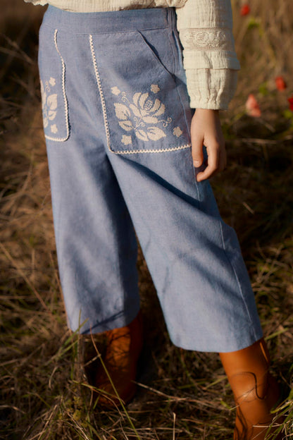 Broek Flofi met borduursels - Biologisch katoen - Light Blue - Louise Misha
