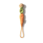 Speenkoord wortel - Cathy the Carrot - Katoen & beukenhout - Oli & Carol - productfoto - afbeelding 2