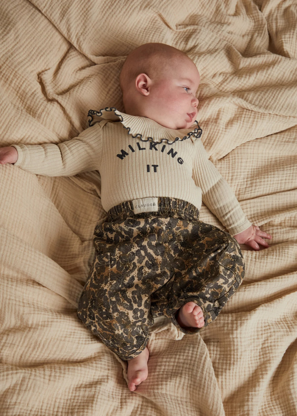 Emerson Leopard Trouser – Pantalon oversize léopard – 100 % coton biologique – Claude & Co