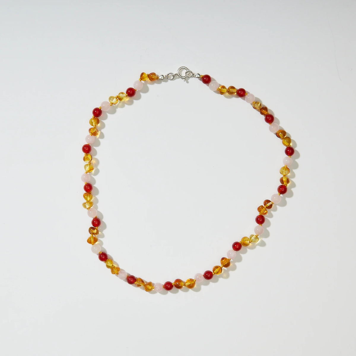 Sofie Adult Necklace – Damenhalskette aus Bernstein, Karneol und Rosenquarz – 925er Silberverschluss – Nirrimis