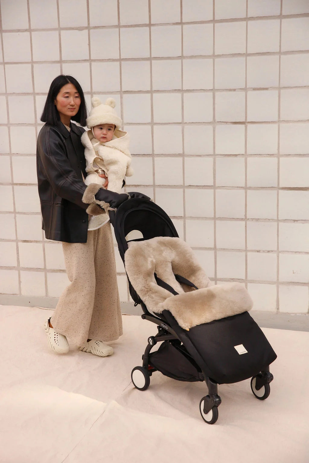 Kinderwagen wanten van Merino schapenvacht - Noir + Toast - BINIBAMBA