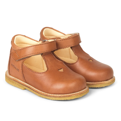 Angulus - Klassieke Mary Janes schoentjes met gestanst hartmotief - Cognac - 100% Chroomvrij Leer -Vooraanzicht
