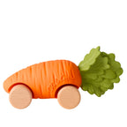 Speelgoedauto Cathy the Carrot met garage & racebaan - 0+ jaar - Natuurrubber & FSC-hout - Oli & Carol - productfoto - afbeelding 3