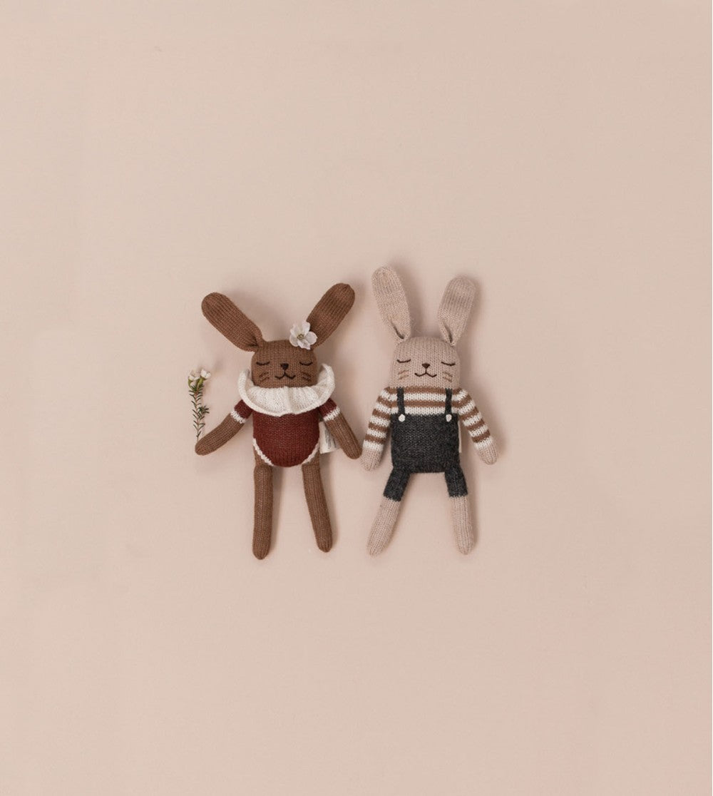 Gebreid knuffel konijntje - Sienna bodysuit - Alpaca wol - Main Sauvage