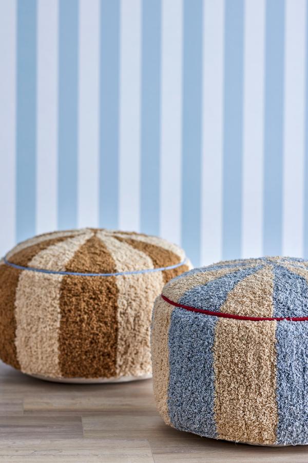 Charoline Pouf Multi – Bloomingville MINI: twee gestreepte poefs naast elkaar.