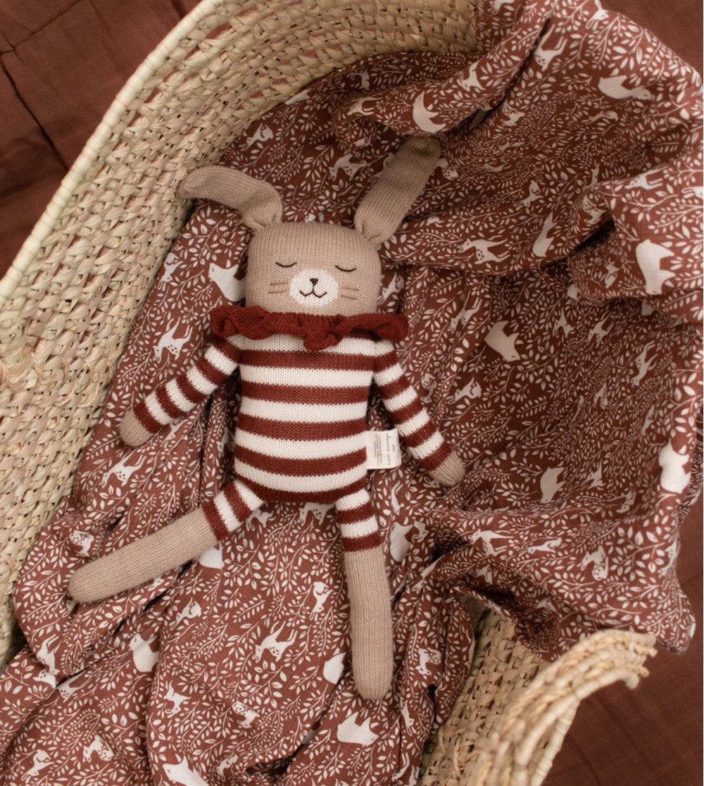 Grote konijnenknuffel Sienna Striped Romper – 100% baby alpaca – Main Sauvage