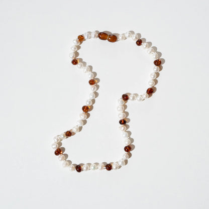 Barnsteen en parelketting - Pearly Caramel - 32 cm - Kids 0-3 jaar - Nirrimis