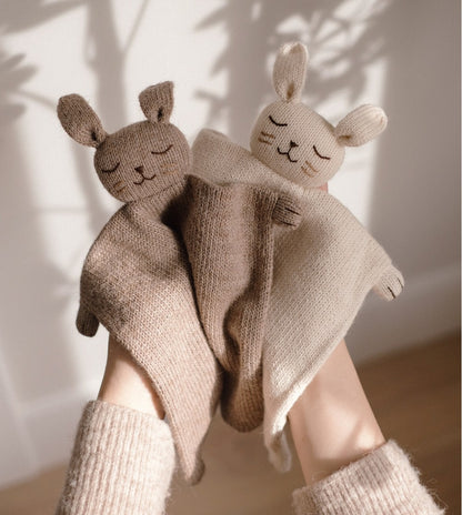 Gestricktes Schmusetuch - Alpaka Wolle - Hase/Kaninchen - Sand - Main Sauvage