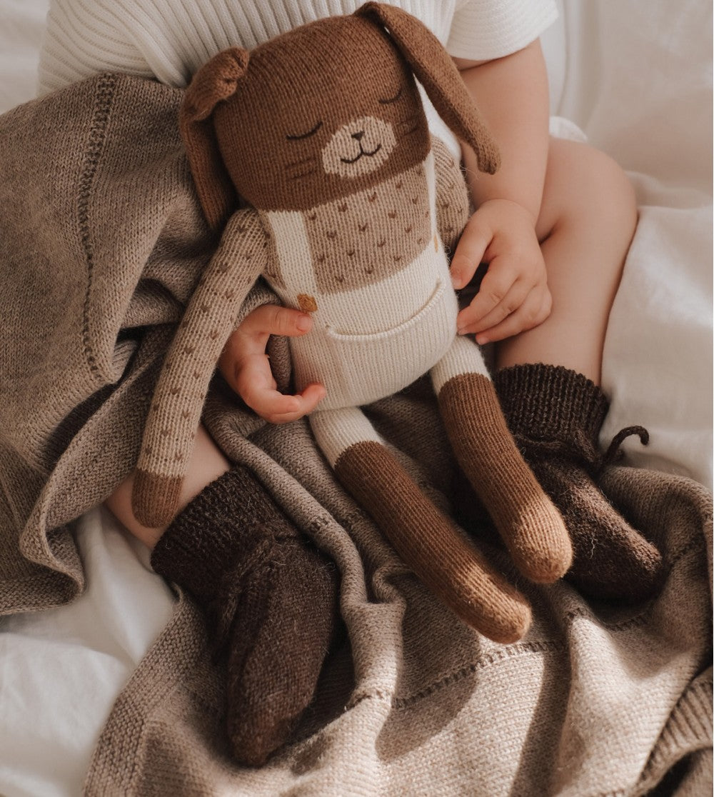 Grote konijnen knuffel - Large bunny - Ecru overall - Alpaca wol - Main Sauvage