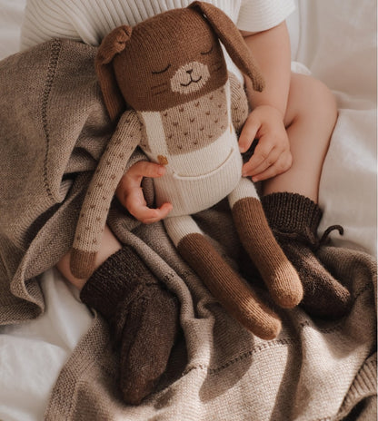Grote konijnen knuffel - Large bunny - Ecru overall - Alpaca wol - Main Sauvage