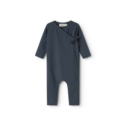 MarMar Copenhagen Rula Modal Overslag Boxpak Zacht Baby Jumpsuit met Wikkelsluiting TENCEL™ Modal & Biologisch Katoen navy blue donkerblauw