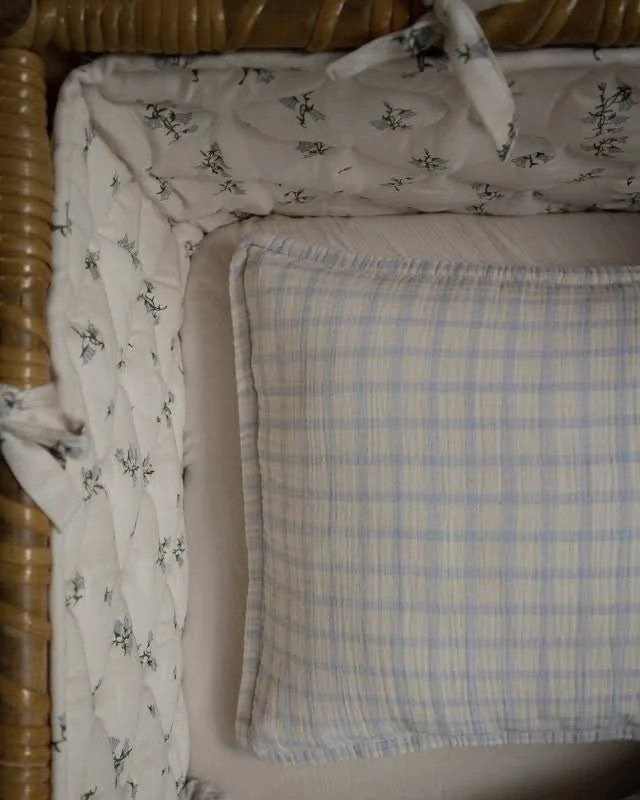 Bettumrandung - Satin Quilted Crib Bumper - Bio-Baumwolle - Bluebell - Garbo & Friends
