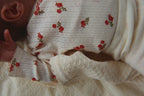 Minnie Newborn Body – Rosa Rouge – Floral wrap onesie – GOTS organic cotton – Konges Sløjd